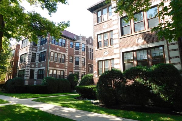 One bedroom at 618 Sheridan Road, Evanston, IL - North ...